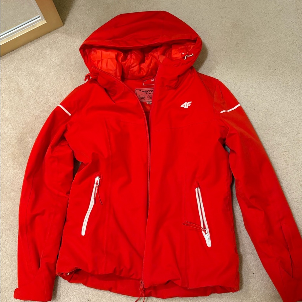 NWOT Women's Red Hooded Ski and Snow Jacket 4F size M with Pockets
